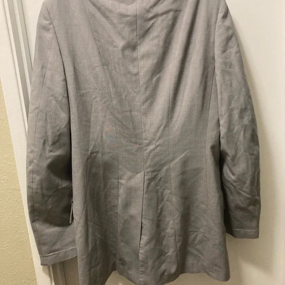 Elegant Men's Blazer in Light Gray with Black Trim - Picture 3 of 6